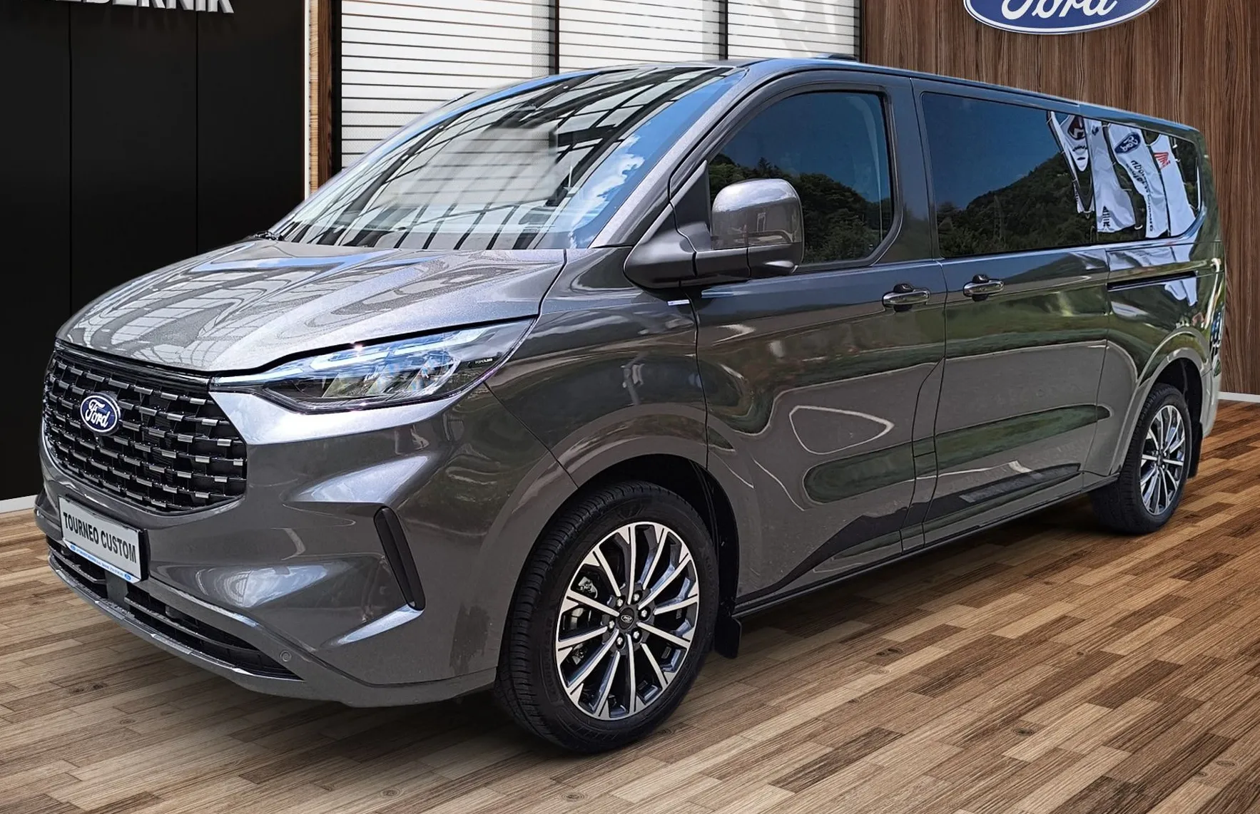 Zunanja slika - Ford Tourneo - Custom 4x4  2.0 TDCi L2Titanium X A8-VK-AKCIJA - ZALOGA - 1