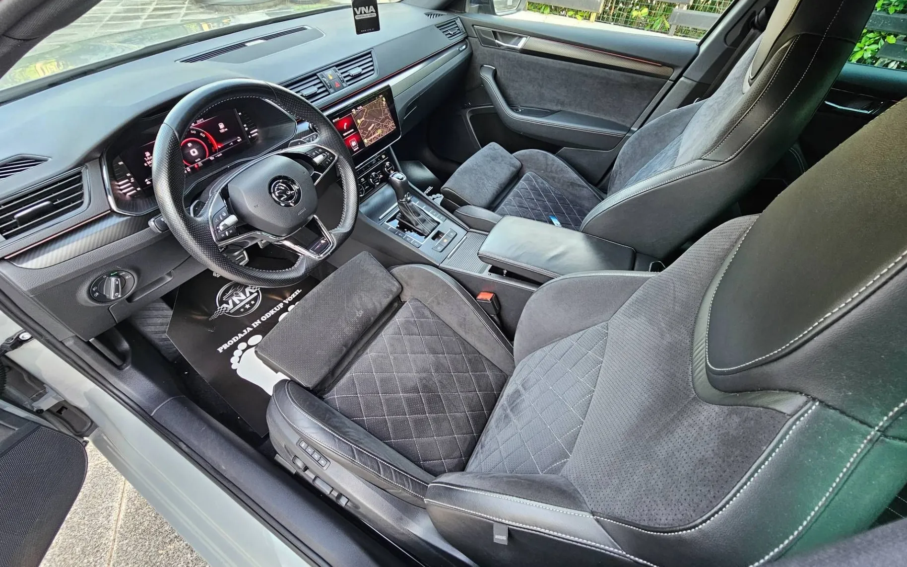 Notranja slika - Škoda Superb - Combi 4x4 2.0 TSI Sportline DSG |VIRTUAL|WEBASTO| - 7