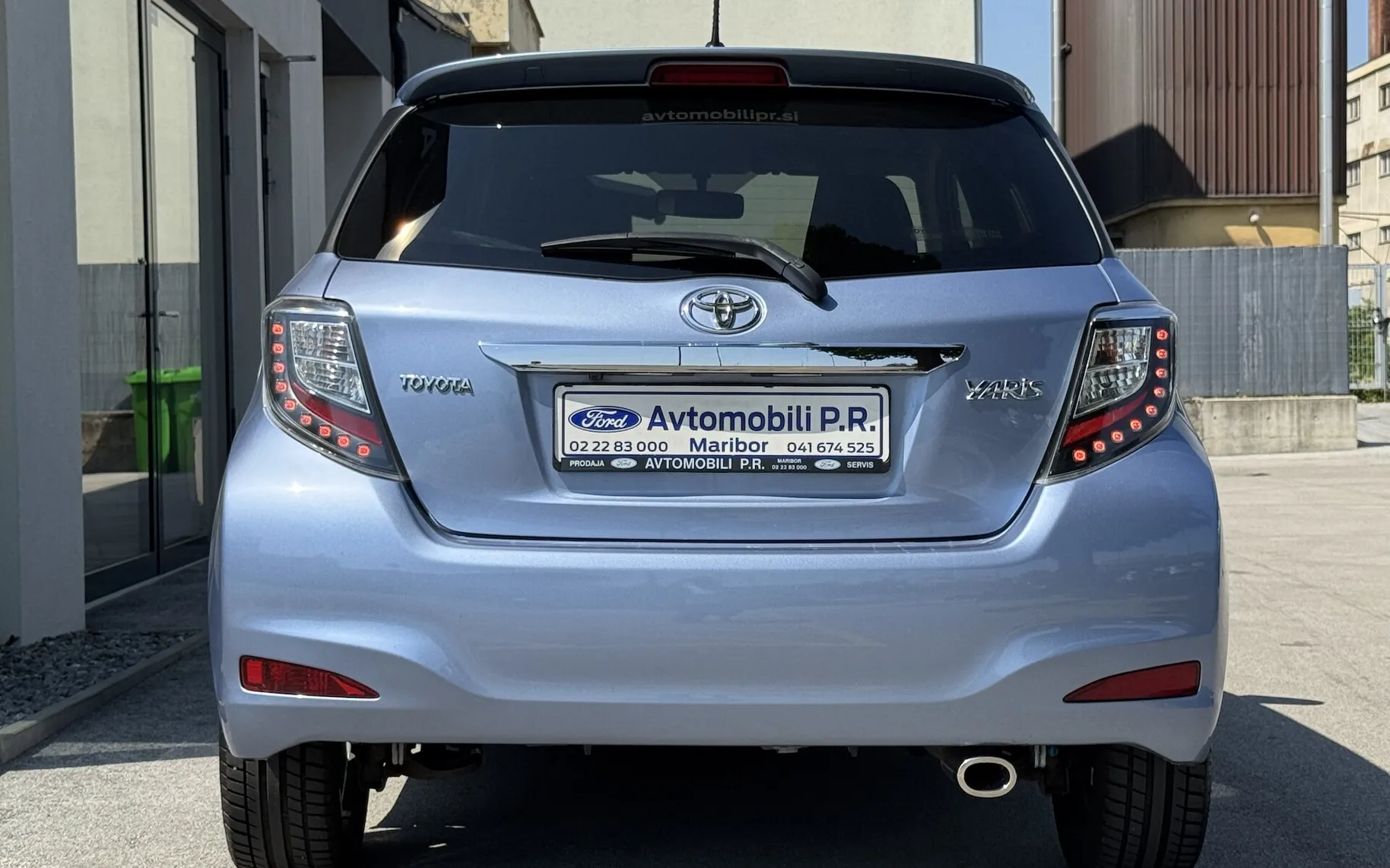 Zunanja slika - Toyota Yaris - 1.33 VVT-i Luna SLO 6 PRESTAV 2 KOMPLETA PLATIŠČ - 16