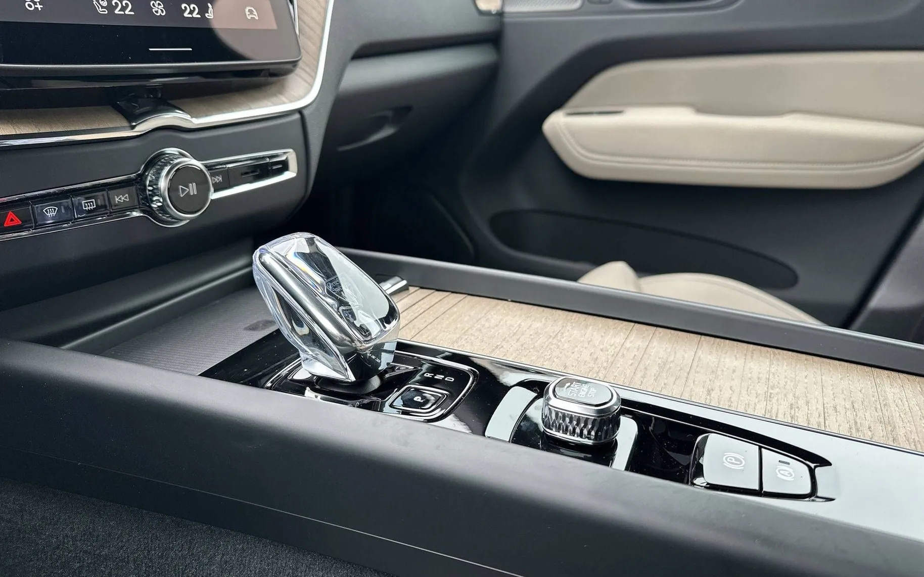 Notranja slika - Volvo XC60 - B5 P AWD Plus Dark Avt. - 20