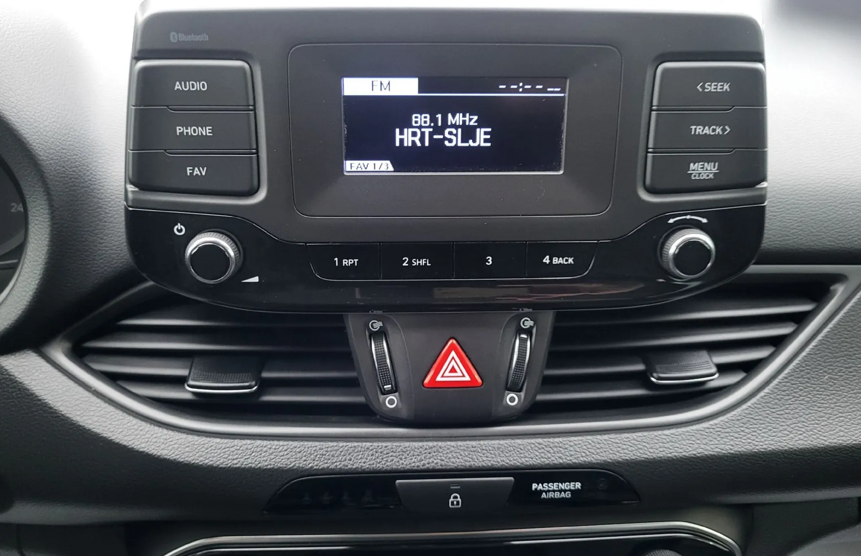 Zunanja slika - Hyundai i30 Wagon - 1.5 110 MPI TREND-slo-1last-ac-el.paket-servisna - 12