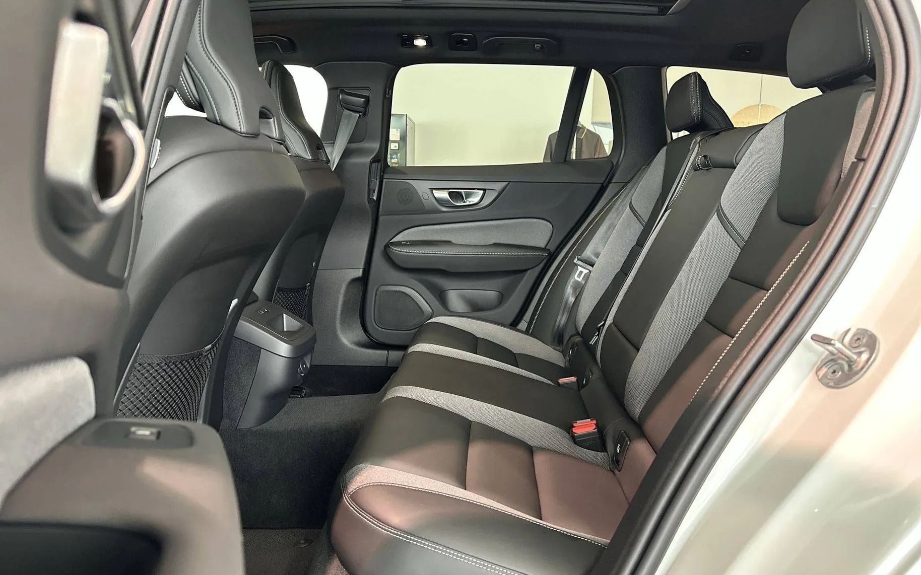 Notranja slika - Volvo V60 - B4 D Plus Dark Mild hybrid - 10