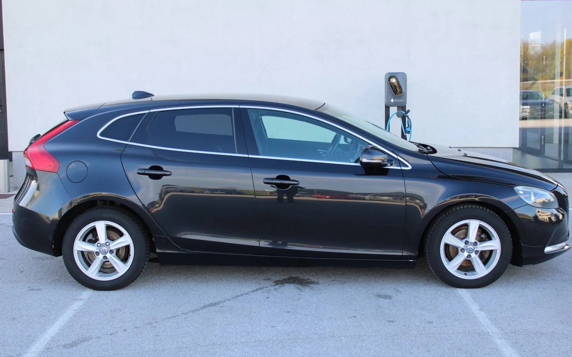 Zunanja slika - Volvo V40 - D2 Momentum PANO KAMERA NAVI PDC AVTO.KLIMA... - 5