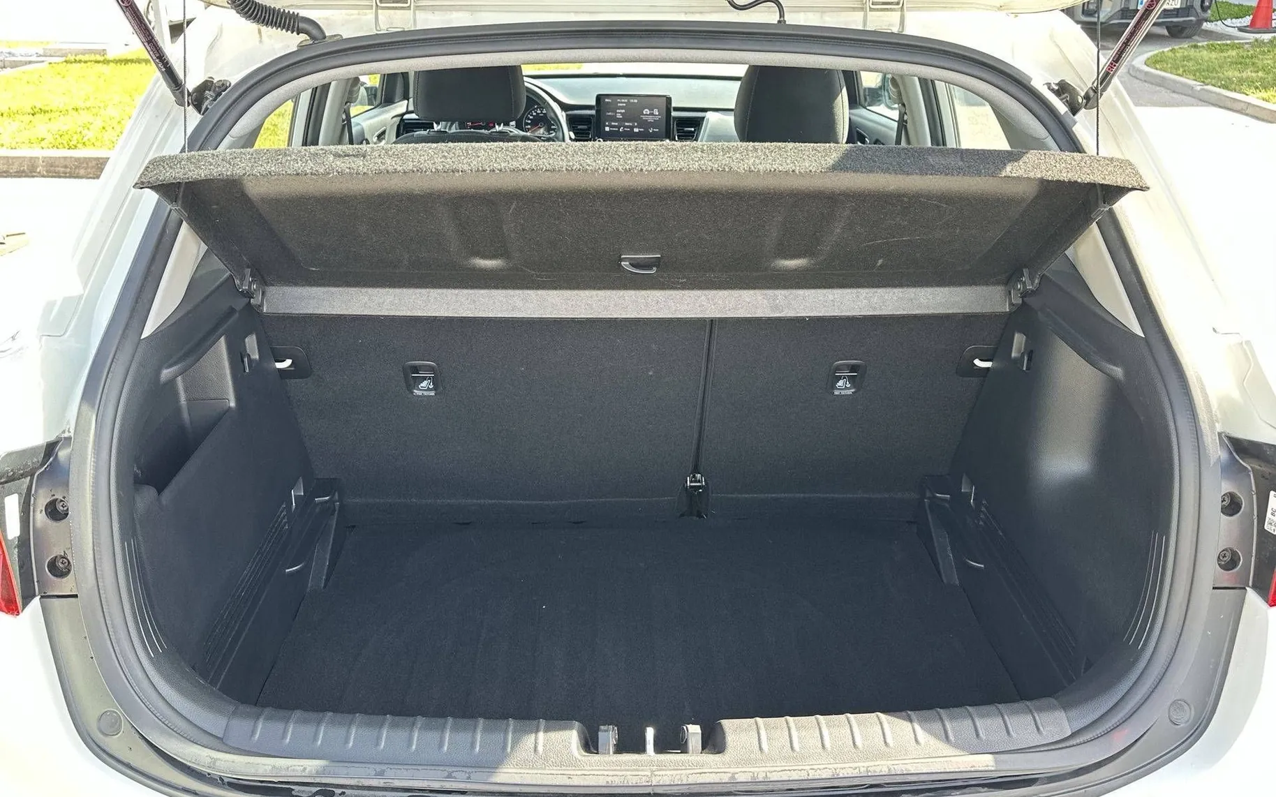 Notranja slika - KIA Stonic - 1.2 DPI LX Urban ISG - 12