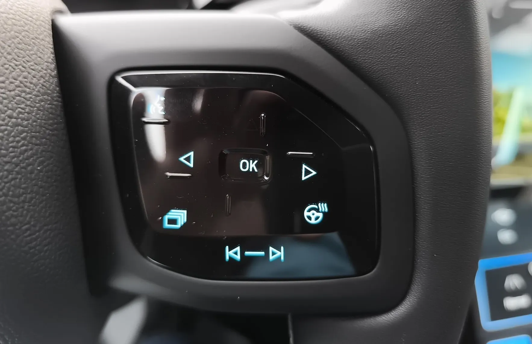 Zunanja slika - Ford Explorer - EV dvojni elektro. 79 kWh 250 kW at AWD PREMIUM - 17