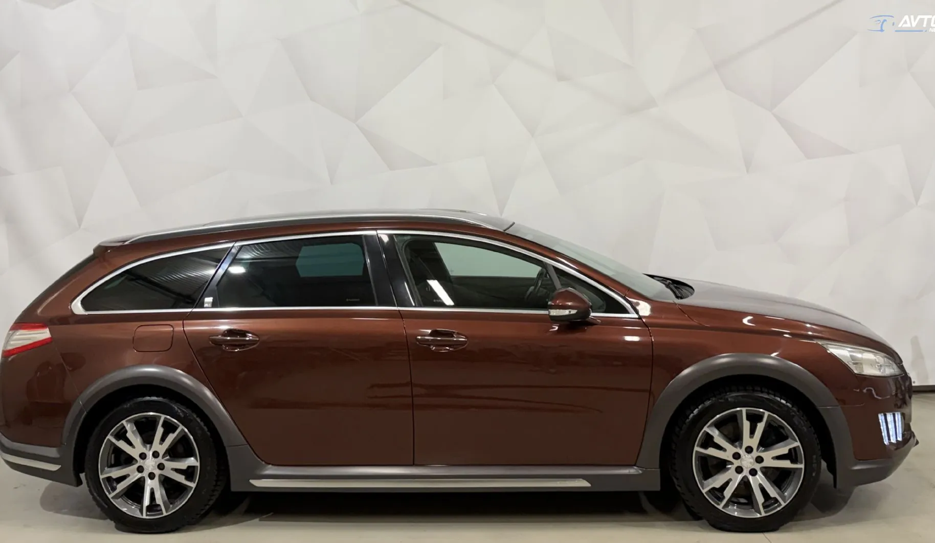Zunanja slika - Peugeot 508 - RXH Hybrid4 2.0 HDi-4X4-BI-XENON-NAVI-PDC-F1-TEMPO - 4