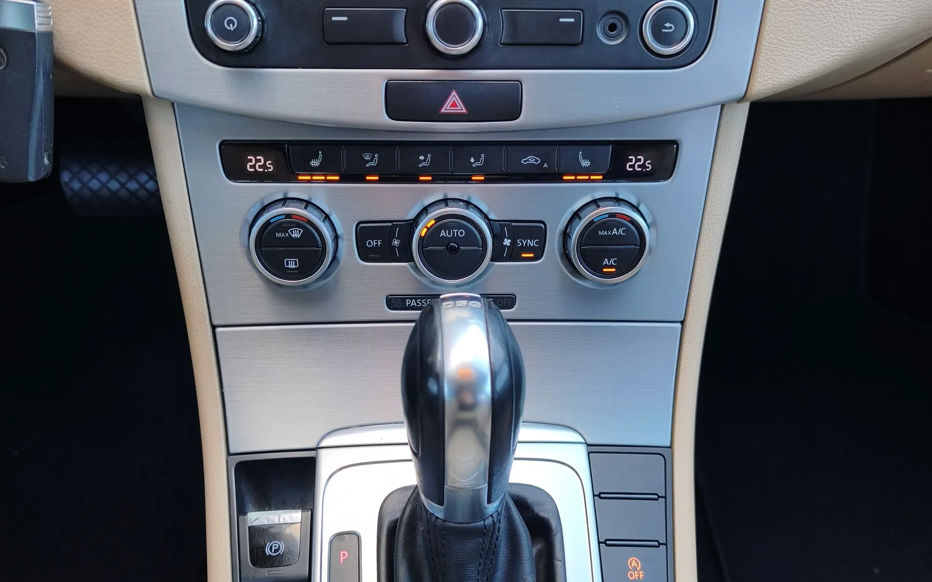 Zunanja slika - Volkswagen Volkswagen CC - Volkswagen Passat CC 2.0-TDI-DSG-USNJE-XSENON-BI-XSENON-17-COL-AL - 12
