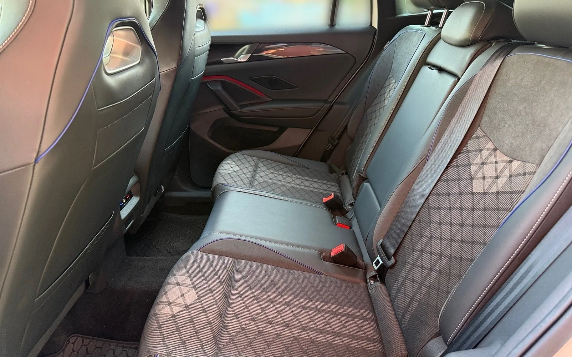 Notranja slika - Volkswagen Tiguan - 2.0 TDI 4Joy DSG 150KM - 11