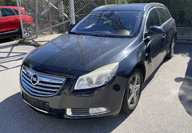 Zunanja slika - Opel Insignia - ST 2.0 CDTI 160KM Cosmo Avt. - MALO KM-BERI OPOMBE - 2