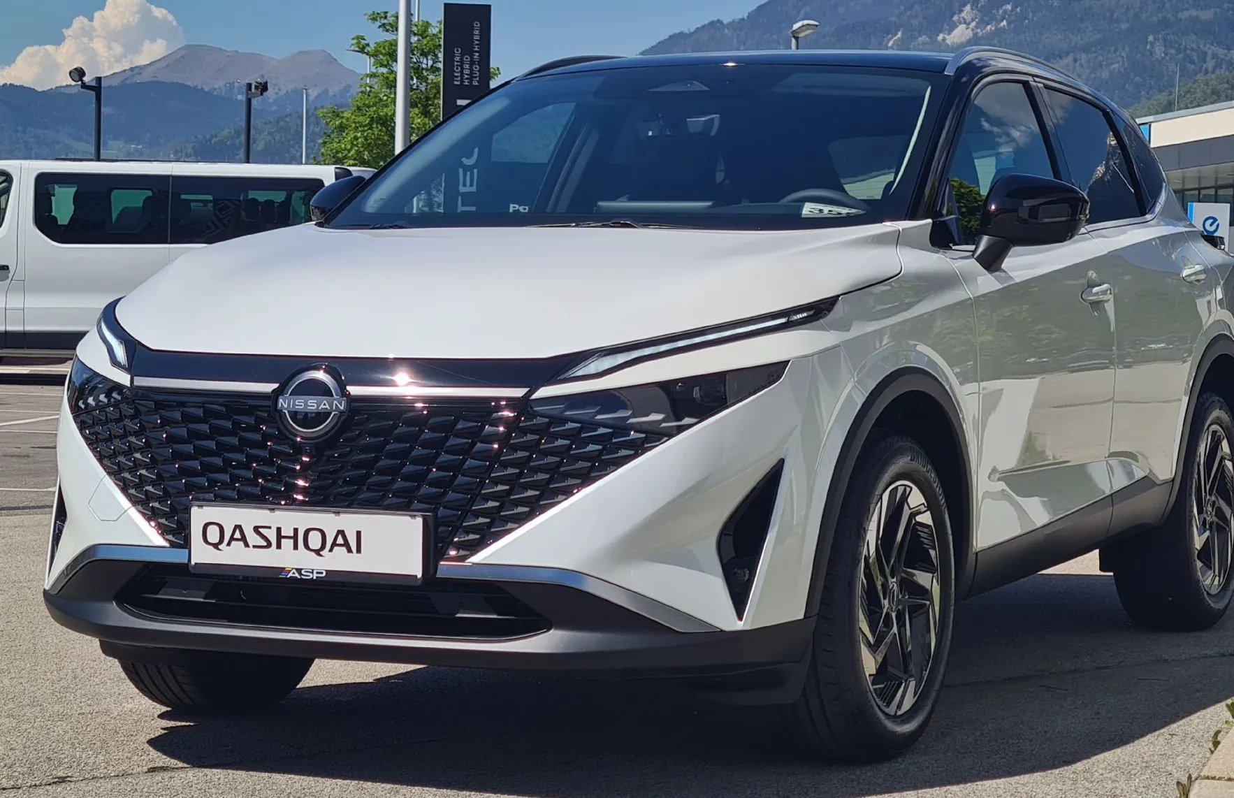 Zunanja slika - Nissan Qashqai - 1.3 DIG-T M.Hyb.158 2WD X-Tr. N-CONNECTA - 3