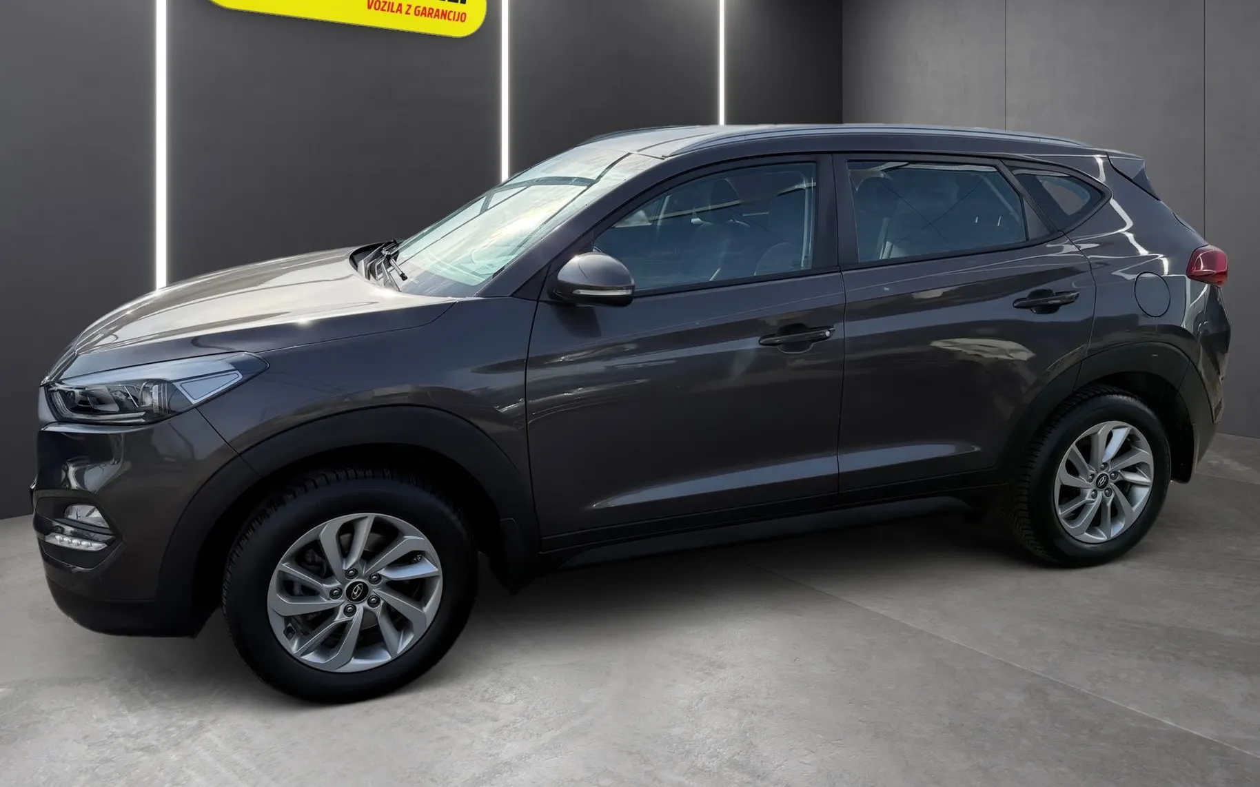 Zunanja slika - Hyundai Tucson - 1.6 GDI 1.LASTNIK SLO VOZILO TEMPOMAT PDC KAMERA - 3