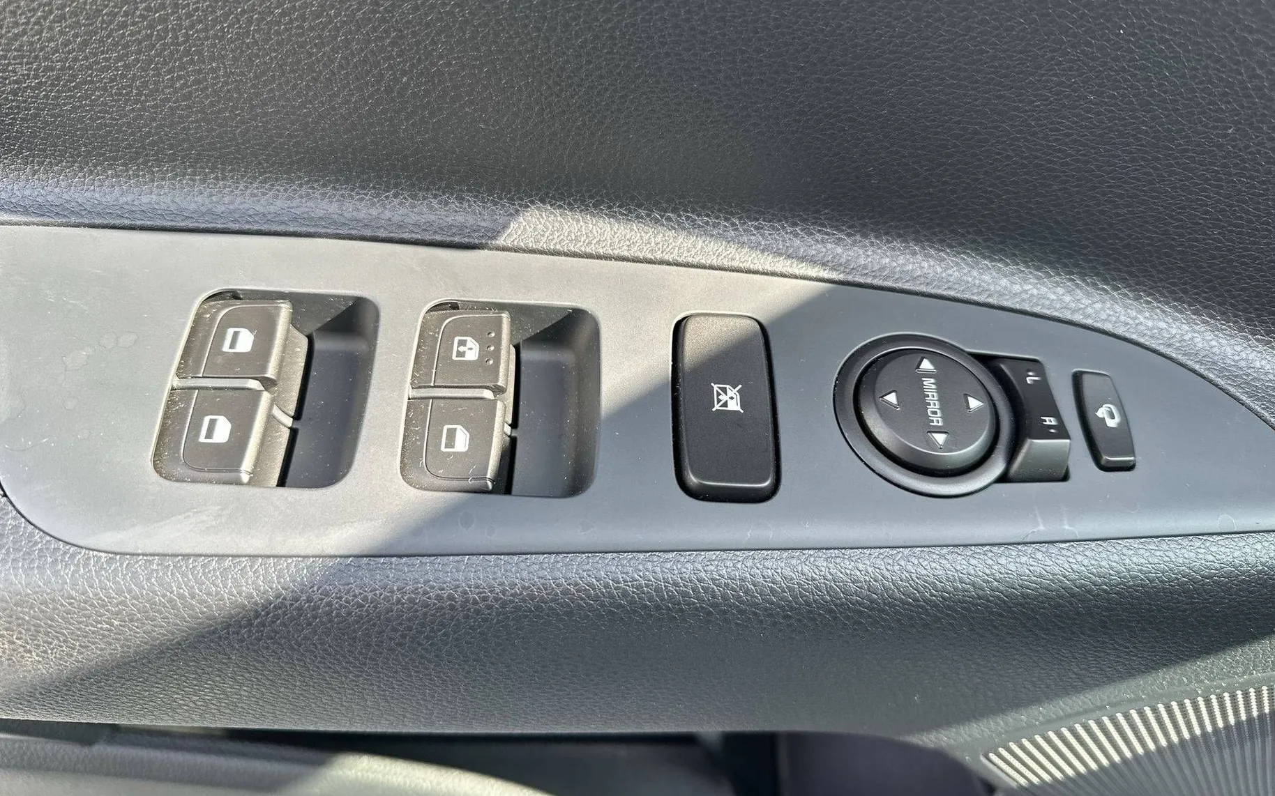 Notranja slika - KIA Stonic - 1.0 T-GDi LX Urban+ ISG - 11