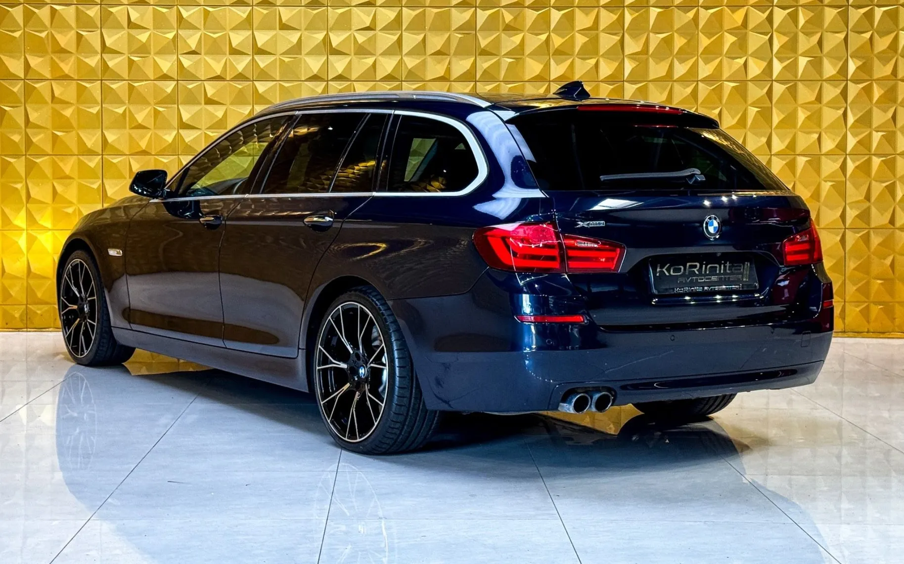 Notranja slika - BMW serija 5 Touring: - 530d xDrive AUT.-HLAJENJE-MEMORY-SENCNIKI - 8