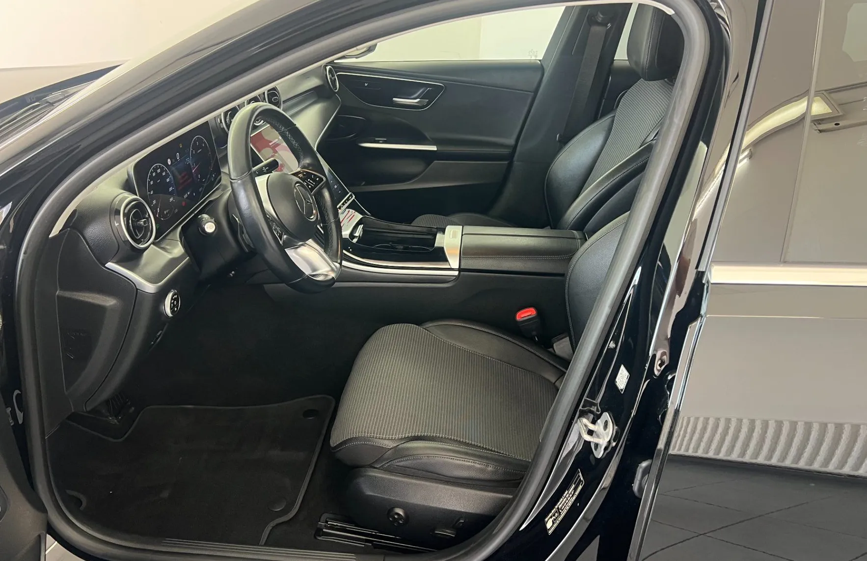 Zunanja slika - Mercedes-Benz C-Razred - C 200 d T Avantgarde Avt+4ALU.NEMŠKI.KAMERA.KLJUKA - 4