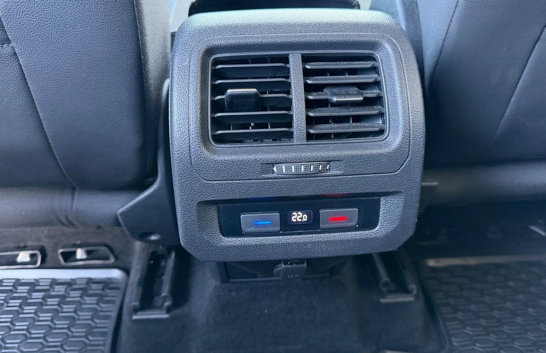 Zunanja slika - VW Touran - 2.0 TDI SCR avt. Family-LED-Vlečna kljuka-ACC... - 13