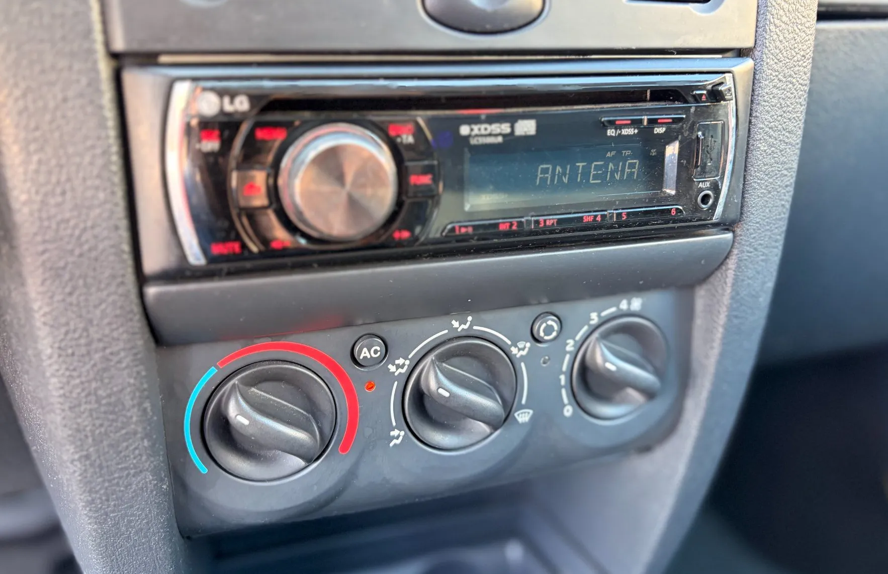 Zunanja slika - Renault Clio - 1.2 16V Storia KLIMA - BREZ POLOGA - 9