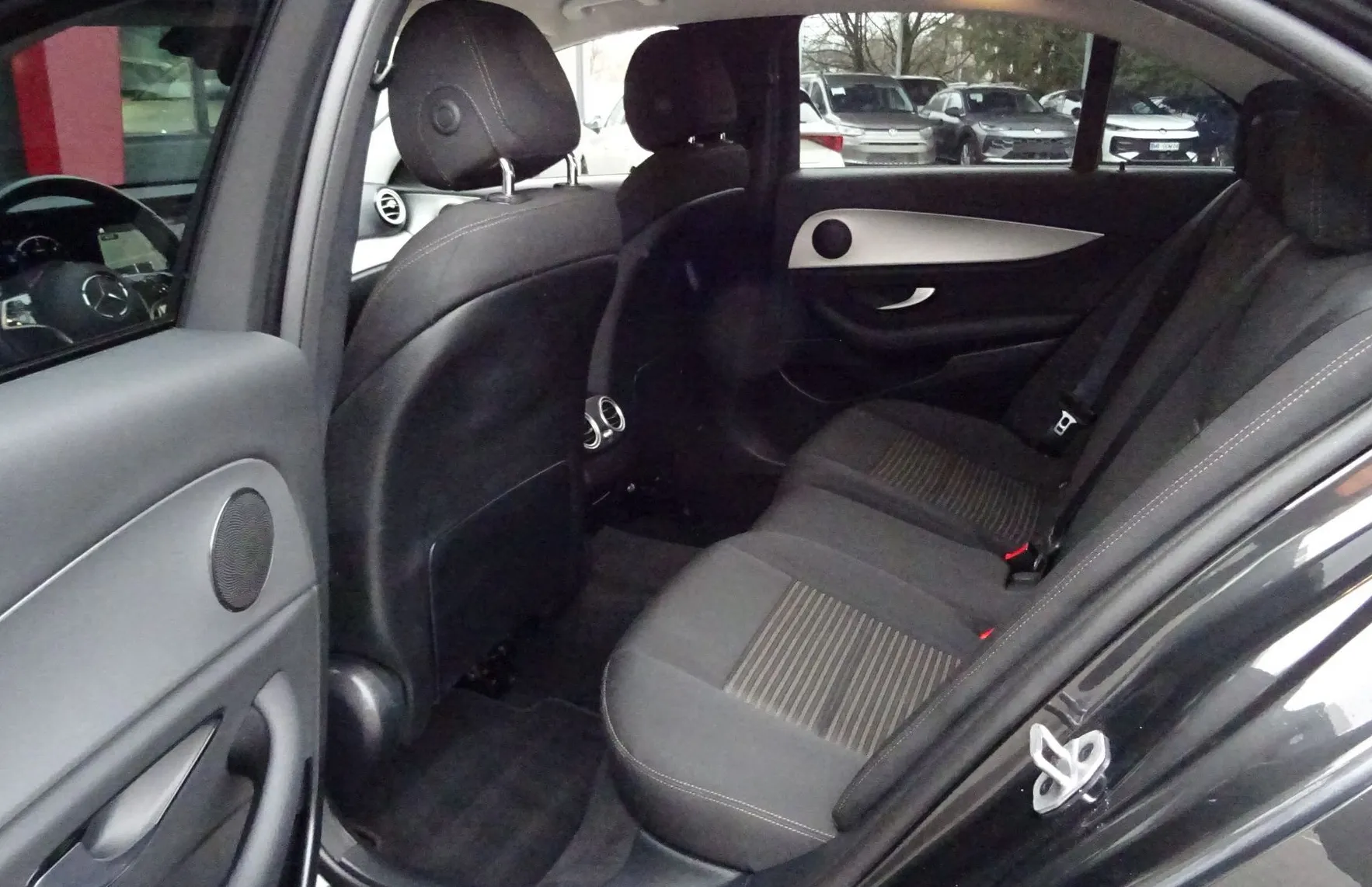 Zunanja slika - Mercedes-Benz E-Razred - E 220 d 9G TRONIC 200KM - LED - NAVI - 18 COL - - 10