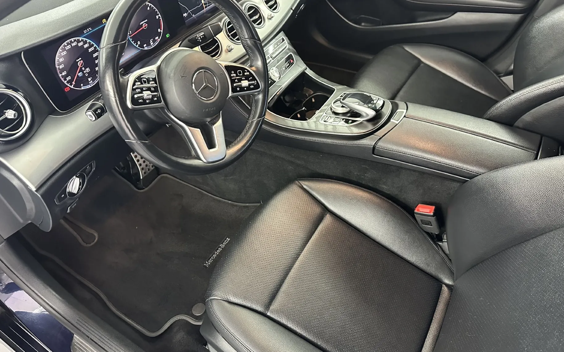 Zunanja slika - Mercedes-Benz E-Razred - AMG Line Avt. 220 AMG 4Matic.NEMŠKI.KAMERA.DIZEL - 18