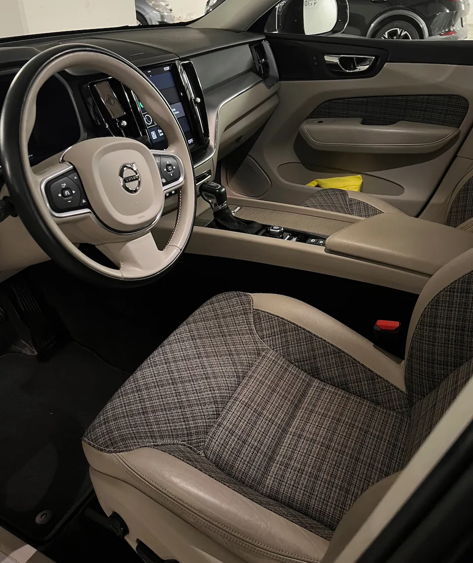 Notranja slika - Volvo XC60 - Volvo  D4 Business Avt., PANO., H/K., kljuka - 9
