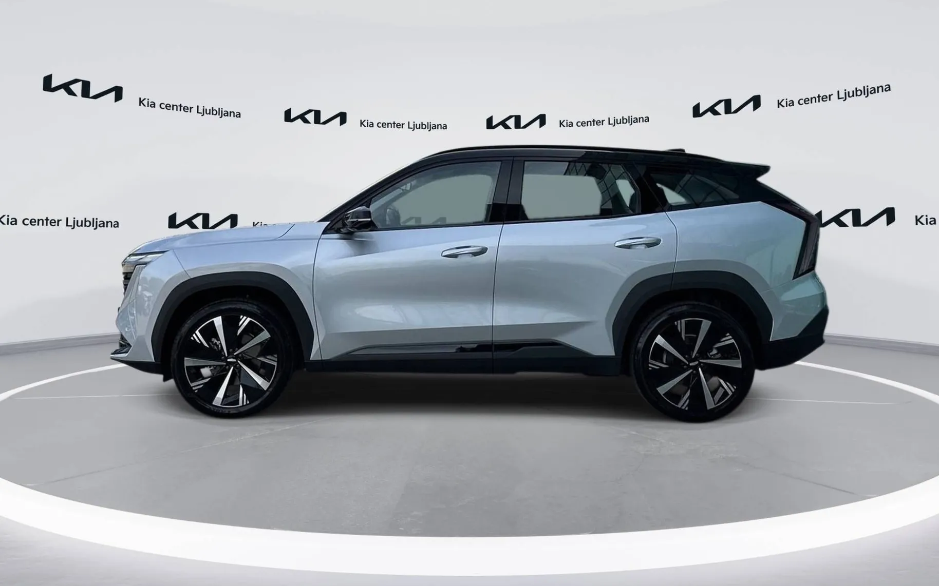 Notranja slika - Geely StarRay - 2.0 TD 8A T AWD GF - 8