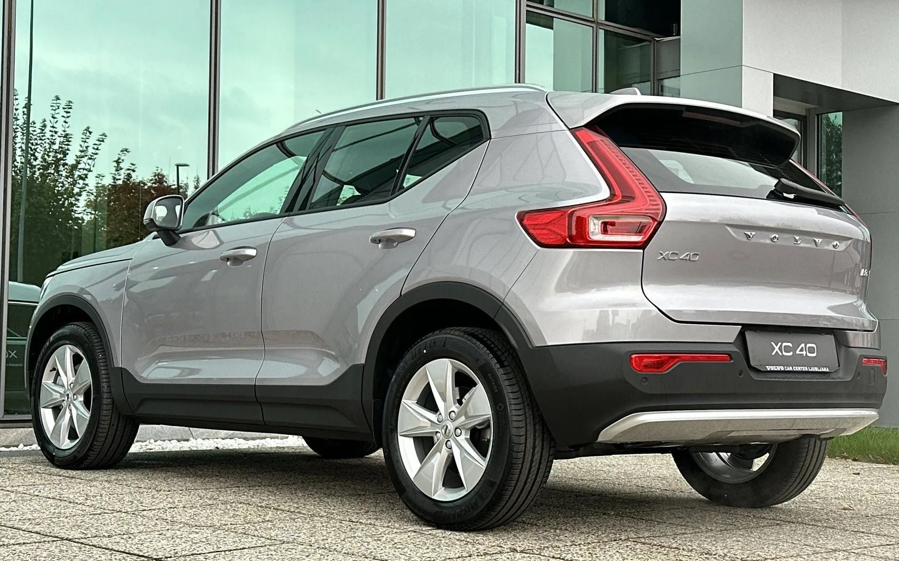 Notranja slika - Volvo XC40 - B3 P Core AT DCT 3 leta garancije + 3 servisi... - 7