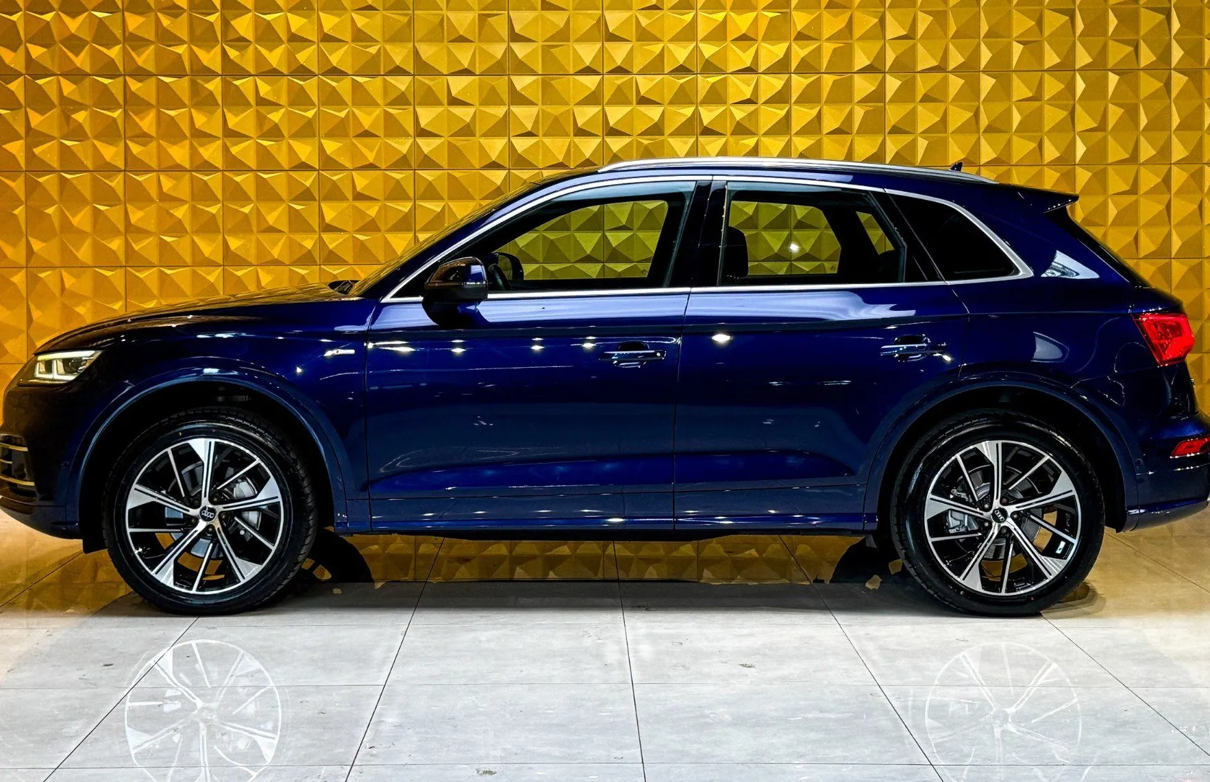Zunanja slika - Audi Q5 - 2.0 TDI Quattro AUT. S Line-VIRTUAL-MATRIX-GRETJE - 6