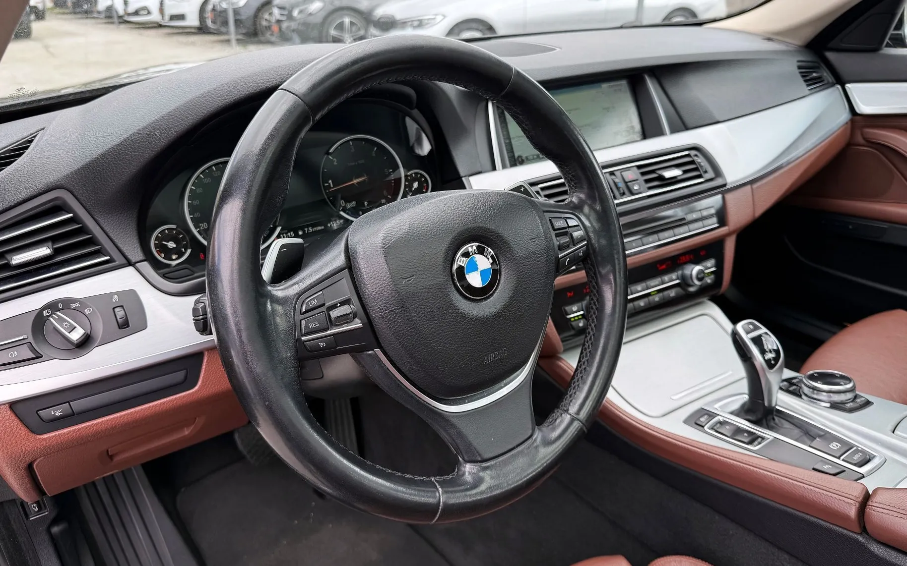 Zunanja slika - BMW Serija 5 - Touring: 525d AUT. LUXURY LiNE DIGITAL PANO HEADuP ALU 1 - 2