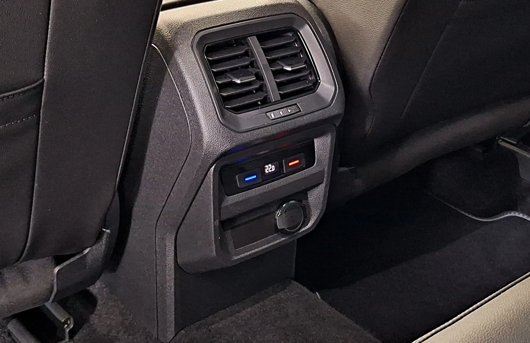 Zunanja slika - Volkswagen Tiguan - 2.0 TDI 4MOTION R-Line•IQ LED•VL.KLJUKA•AMBIENT• - 19