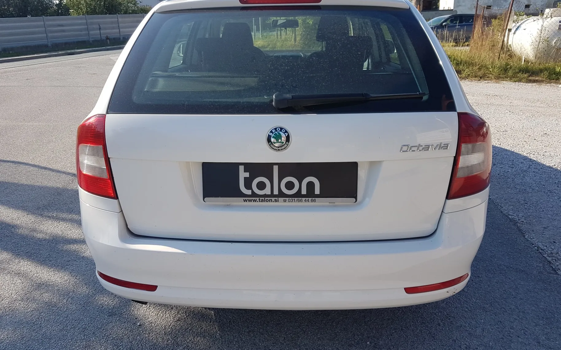 Zunanja slika - Škoda Octavia - Combi 2,0 TDI CR DPF - 8