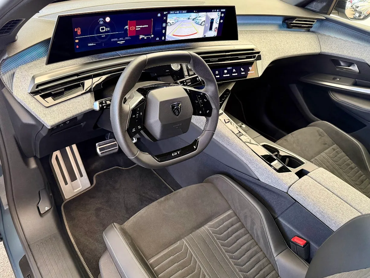 Notranja slika - Peugeot 3008 - GT 1.2 PURETECH 136 HIBRID e-DCT - 22