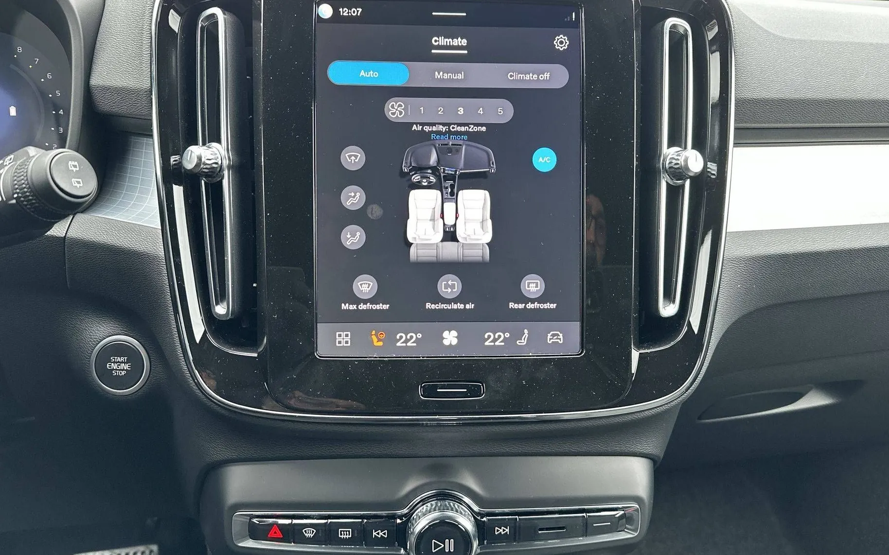 Zunanja slika - Volvo XC40 - B3 P Core AT DCT... - 17