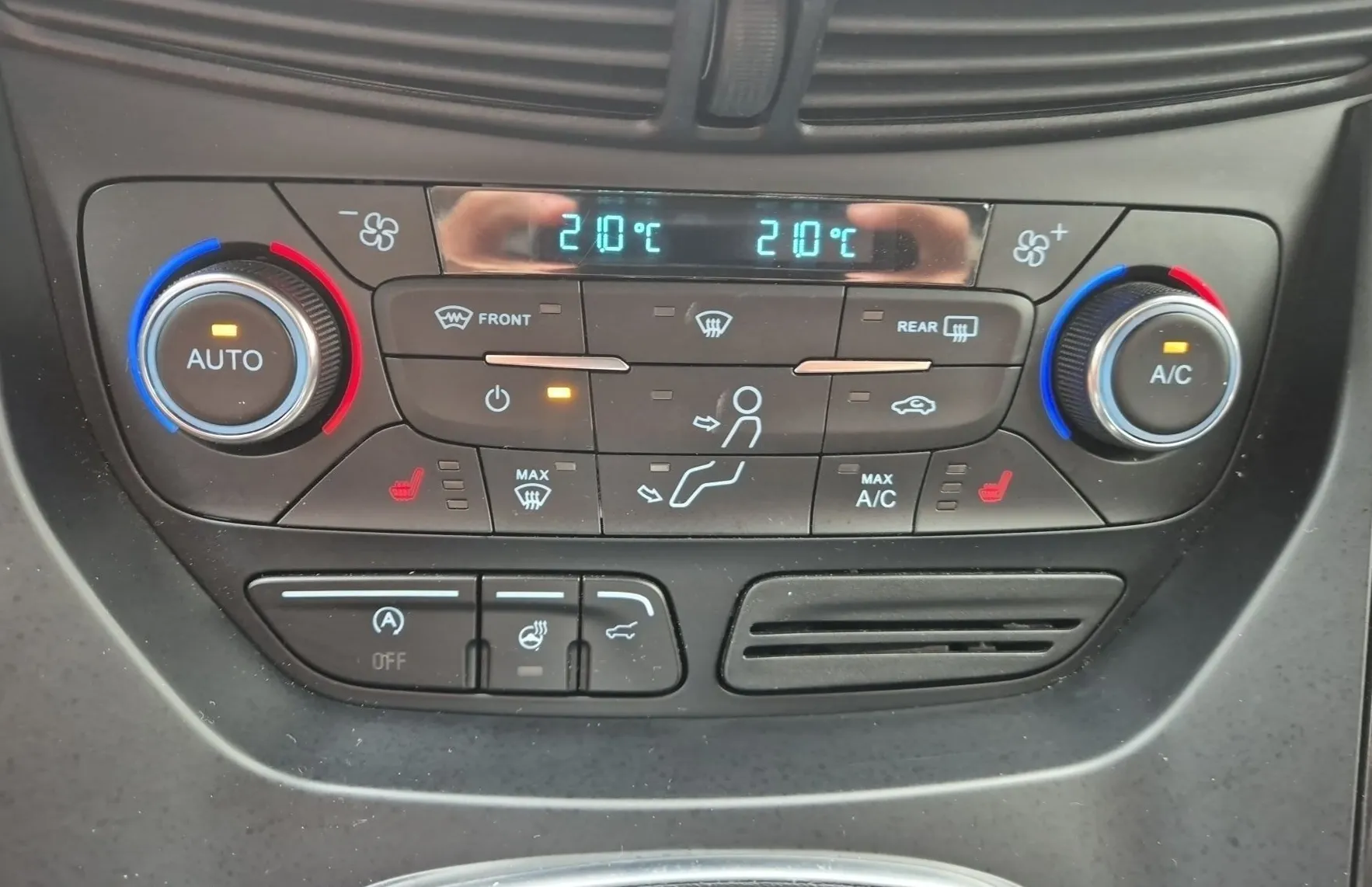 Zunanja slika - Ford Kuga - TITANIUM 1.5 EcoBoost 150PS M6-OGROMNO OPREME - 17