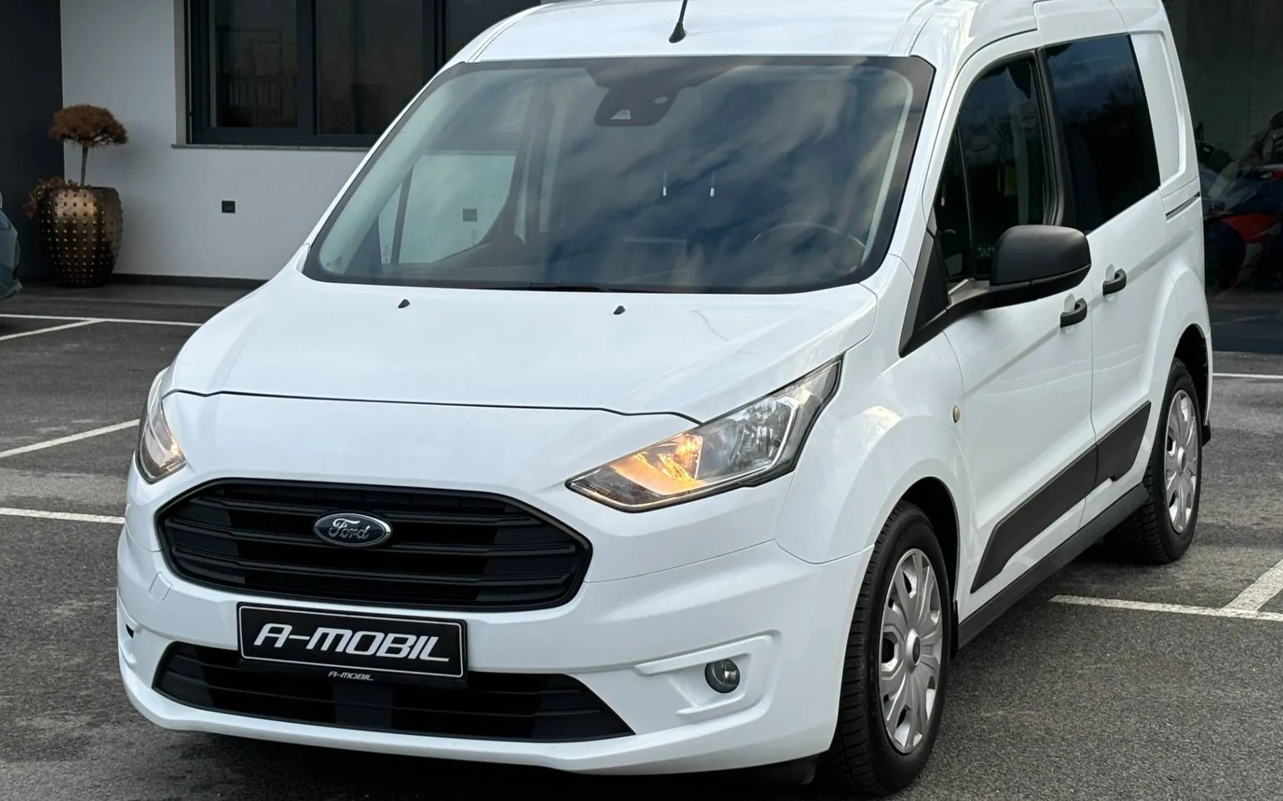 Zunanja slika - Ford Tourneo Connect - 1.5 TDCi N1-KAMERA-NAVI-PDC... - 1