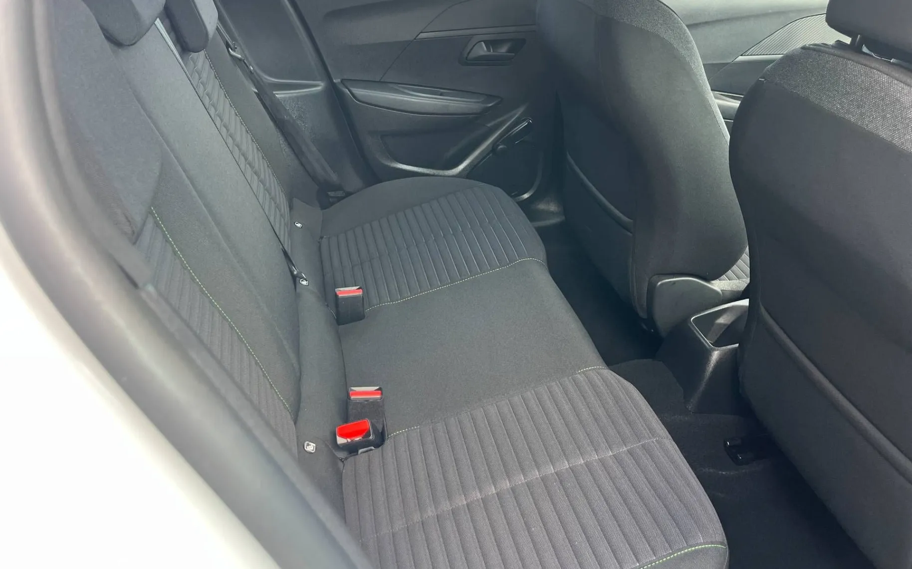 Notranja slika - Peugeot 208 - 1.2 PureTech -1 LASTNICA-41800 km-KLIMA-ODLIČEN - 9