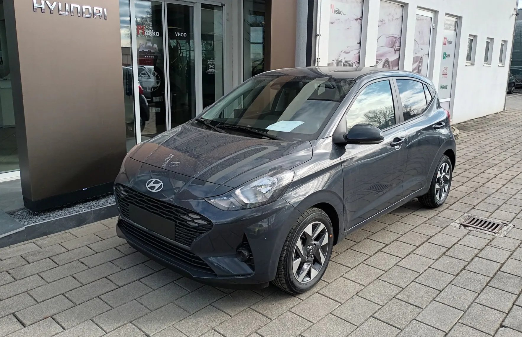 Zunanja slika - Hyundai i10 - 1.2 Style + dodatki.. ZADNJE NOVO VOZILO V SLO - 1