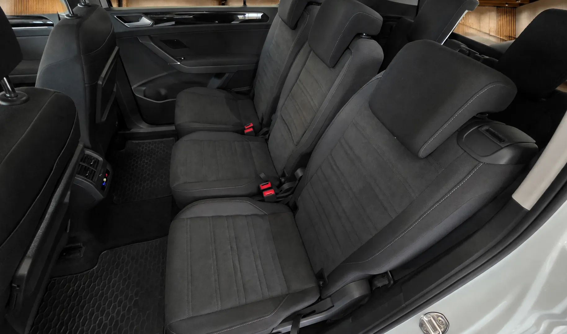 Notranja slika - Volkswagen Touran - 2.0 TDI R-Line DSG 1.Lastnik-Slov.poreklo-7 Sedeže - 14