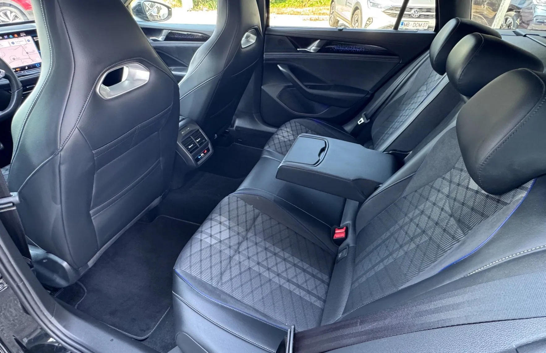 Zunanja slika - Volkswagen Passat - Variant 2.0 TDI BMT R-Line DSG - 10
