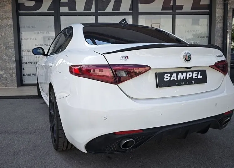Zunanja slika - Alfa Romeo Giulia - 2.2 AT8 Q4 Veloce - AKT. TEMPOMAT - GRETJE VOLANA - 4