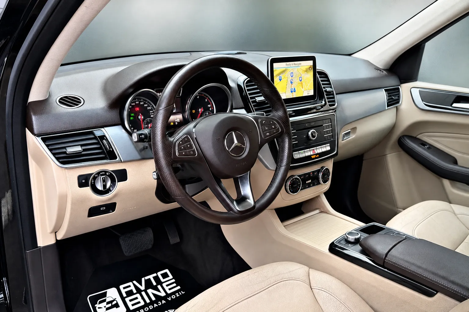 Notranja slika - Mercedes-Benz GLE-Razred - GLE 250 d 4MATIC AVT•NAVI•LED•20COL AMG•ODLIČEN... - 10