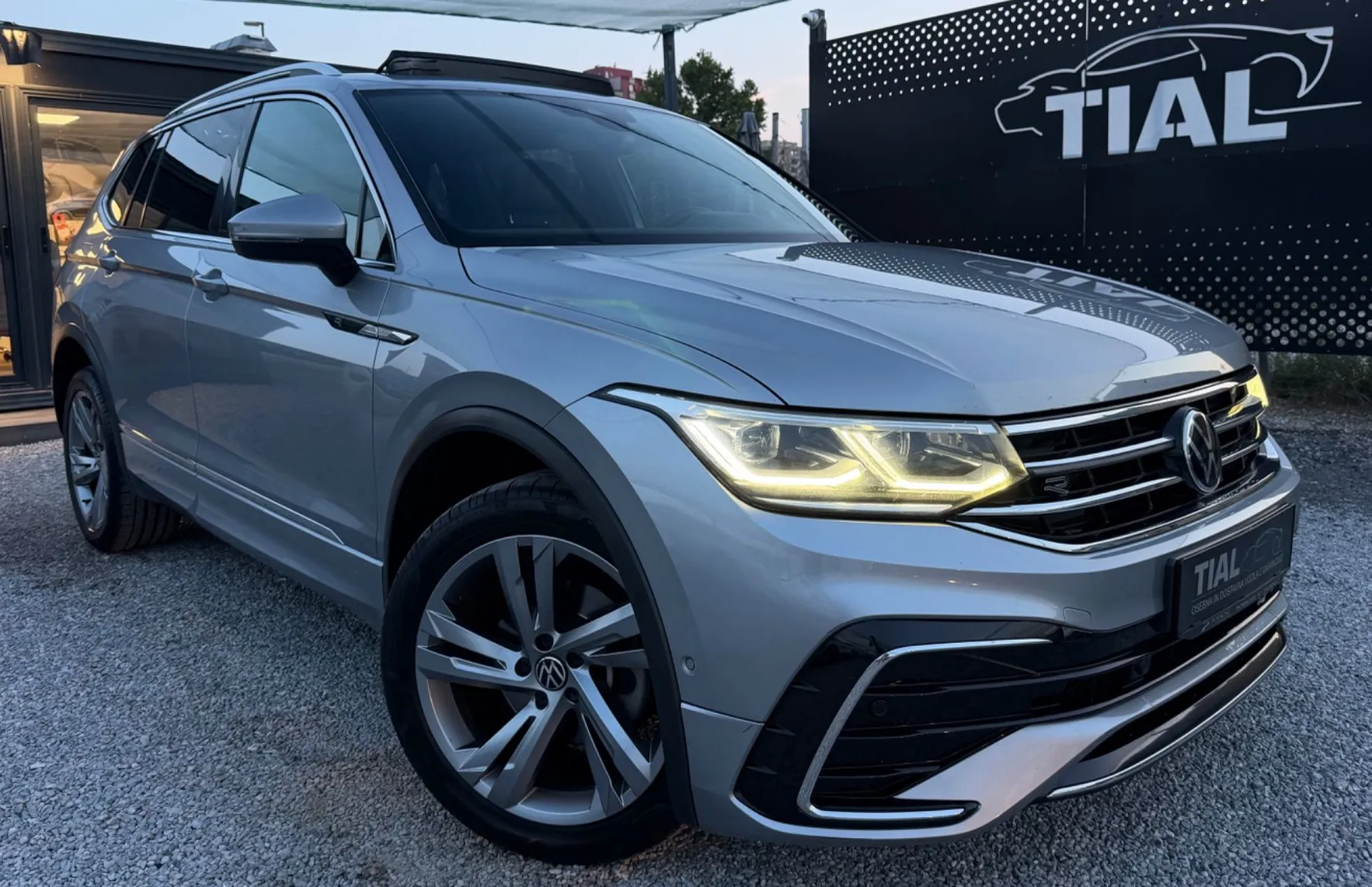 Zunanja slika - Volkswagen Tiguan Allspace - 4motion-2.0 TDI-R-Line-DSG-PANO-MRTVI KOTI-VIRTUA - 3