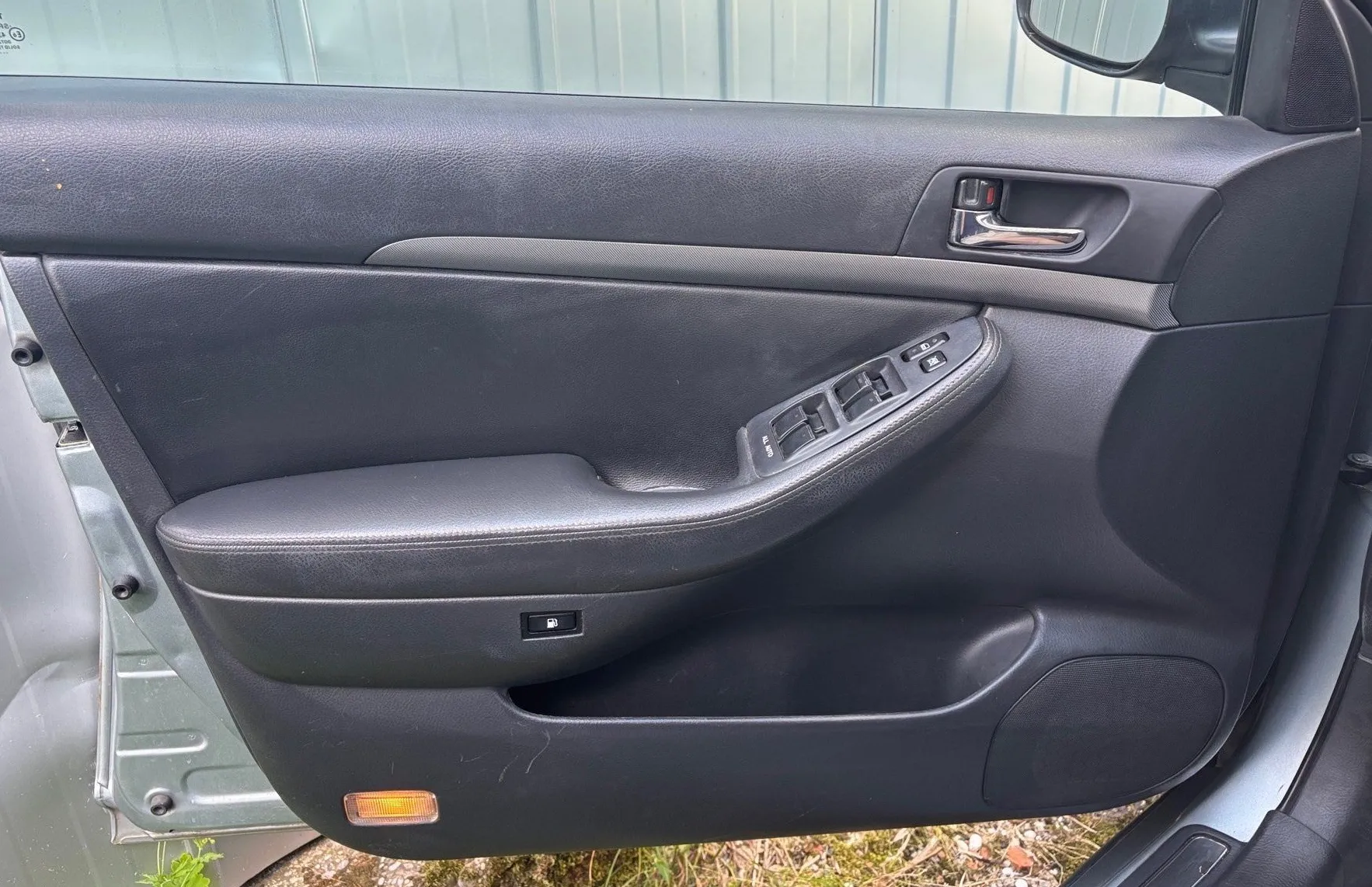 Zunanja slika - Toyota Avensis - Combi 2.2 D SLOVENSKO VOZILO XENON TEMPOMAT USNJE - 13