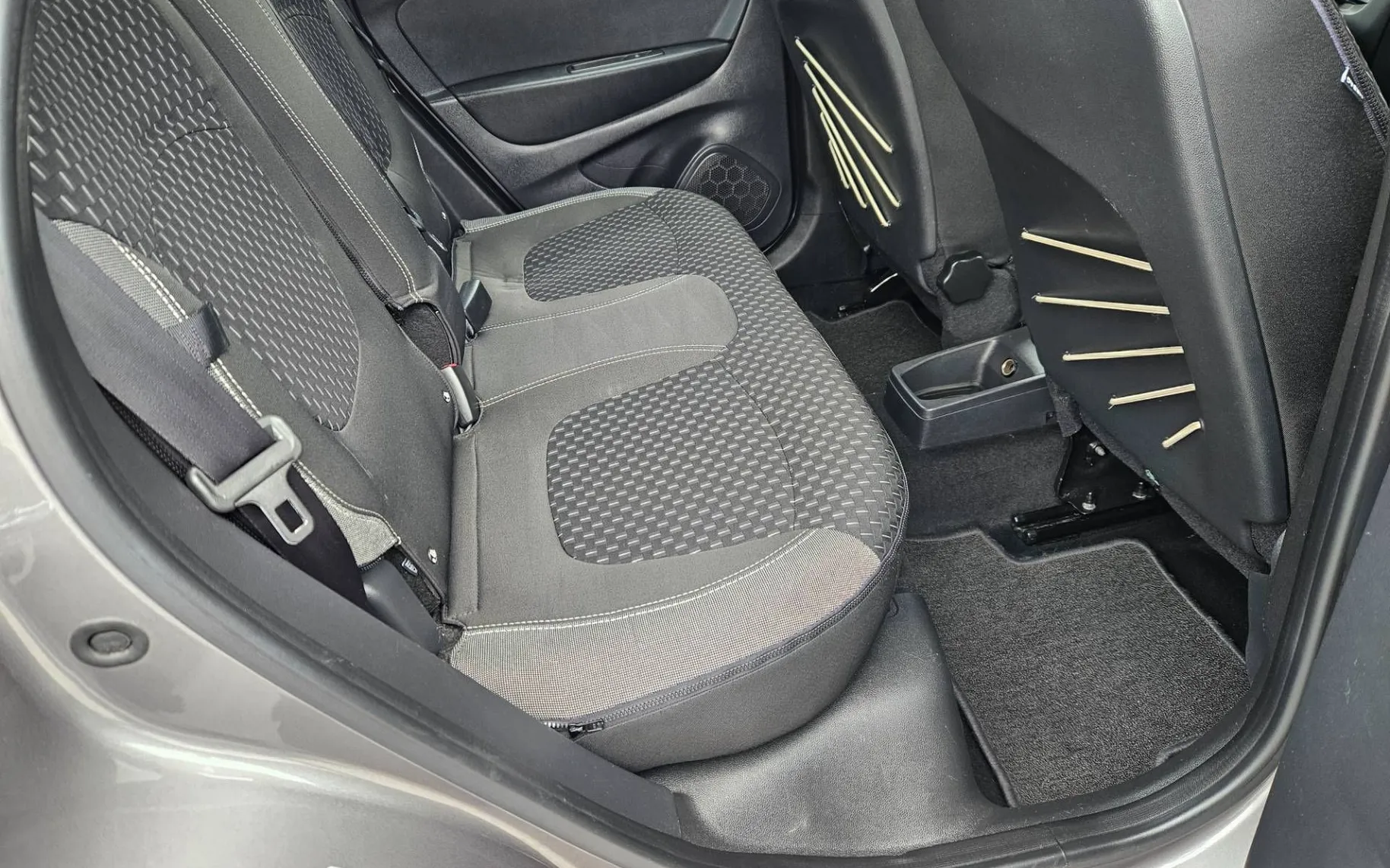 Notranja slika - Renault Captur - TCe 130 Intens SLO NAVI KAMERA LED MRTVI KOT - 12