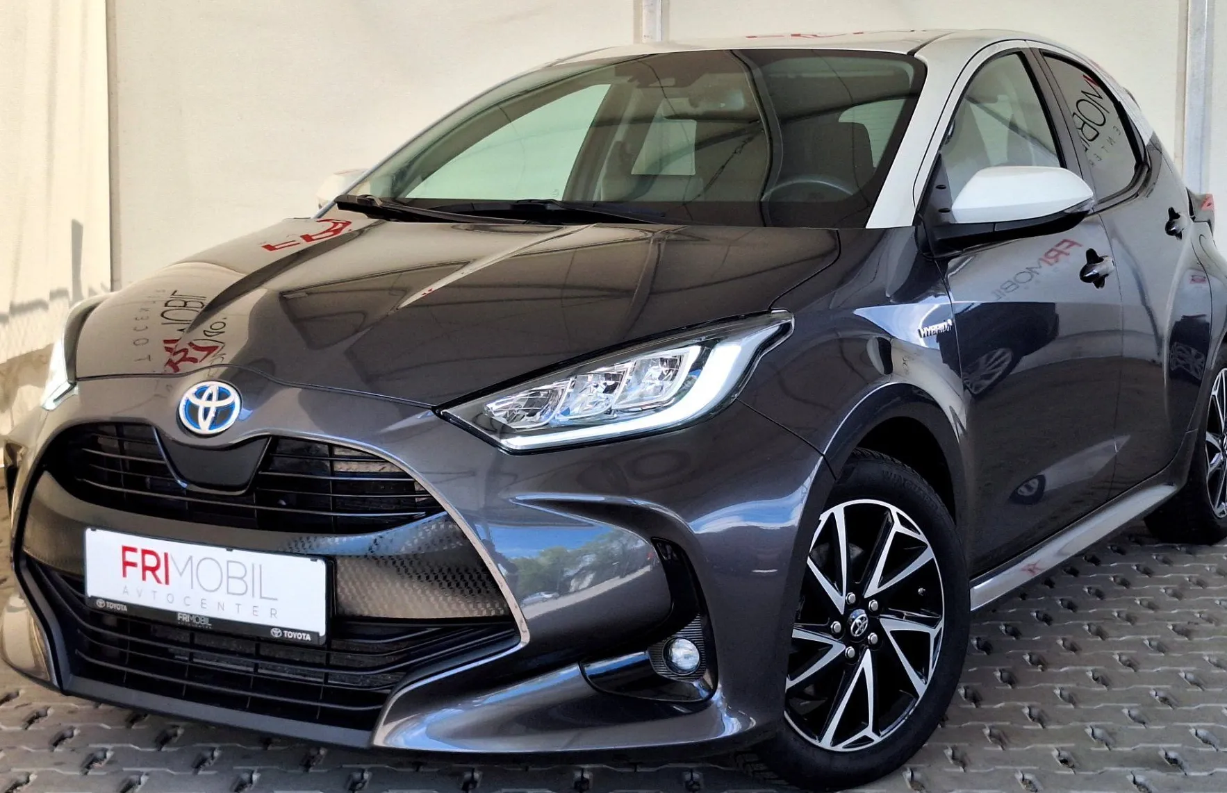 Zunanja slika - Toyota Yaris - Hybrid 1.5 VVT-i Sport BiTone Avt. - 1