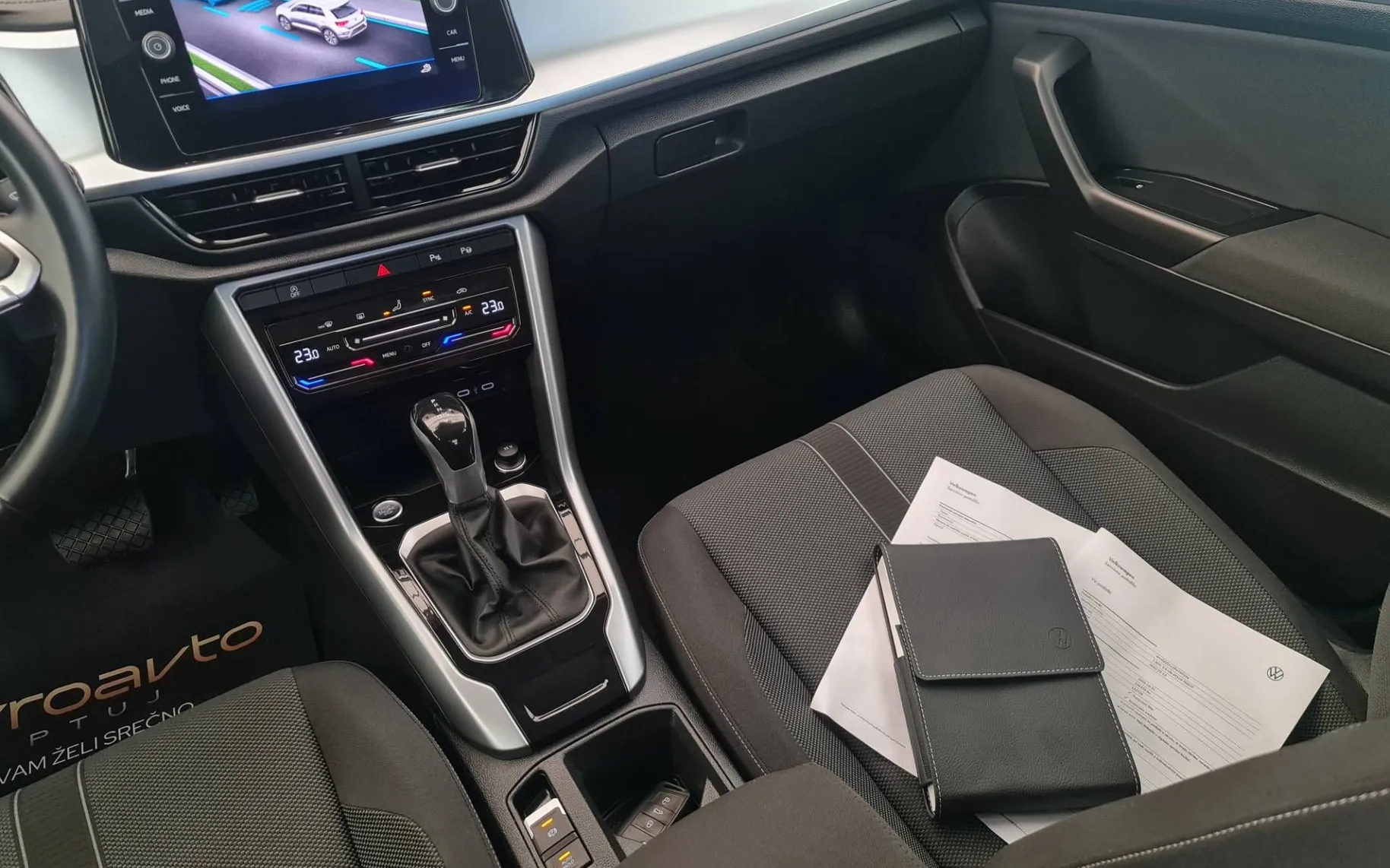 Notranja slika - Volkswagen T-Roc - 2.0 TDI BMT DSG•IQ.LIGHT Matrix LED•Kamera... - 11