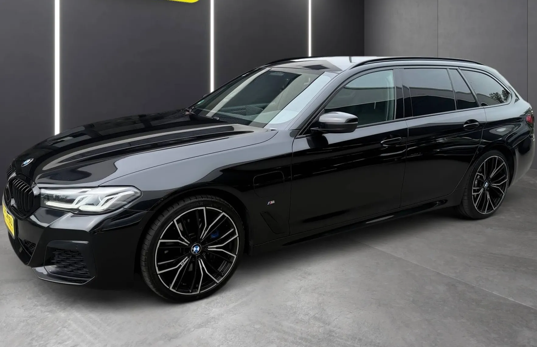 Zunanja slika - BMW Serija 5 - Touring: 520i M SPORT PAKET PANO USNJE NAVI KAMERA VIRTU - 3