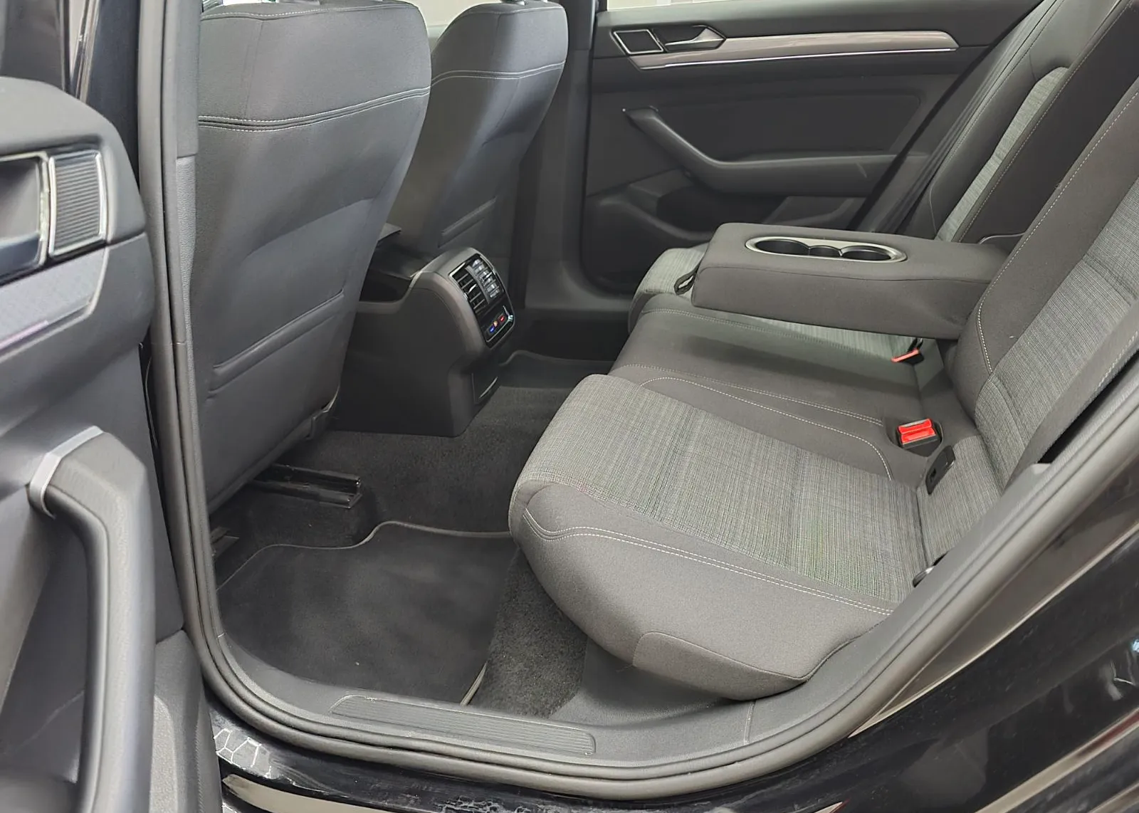 Zunanja slika - VW Passat - 2,0 TDI BMT Connect - 6
