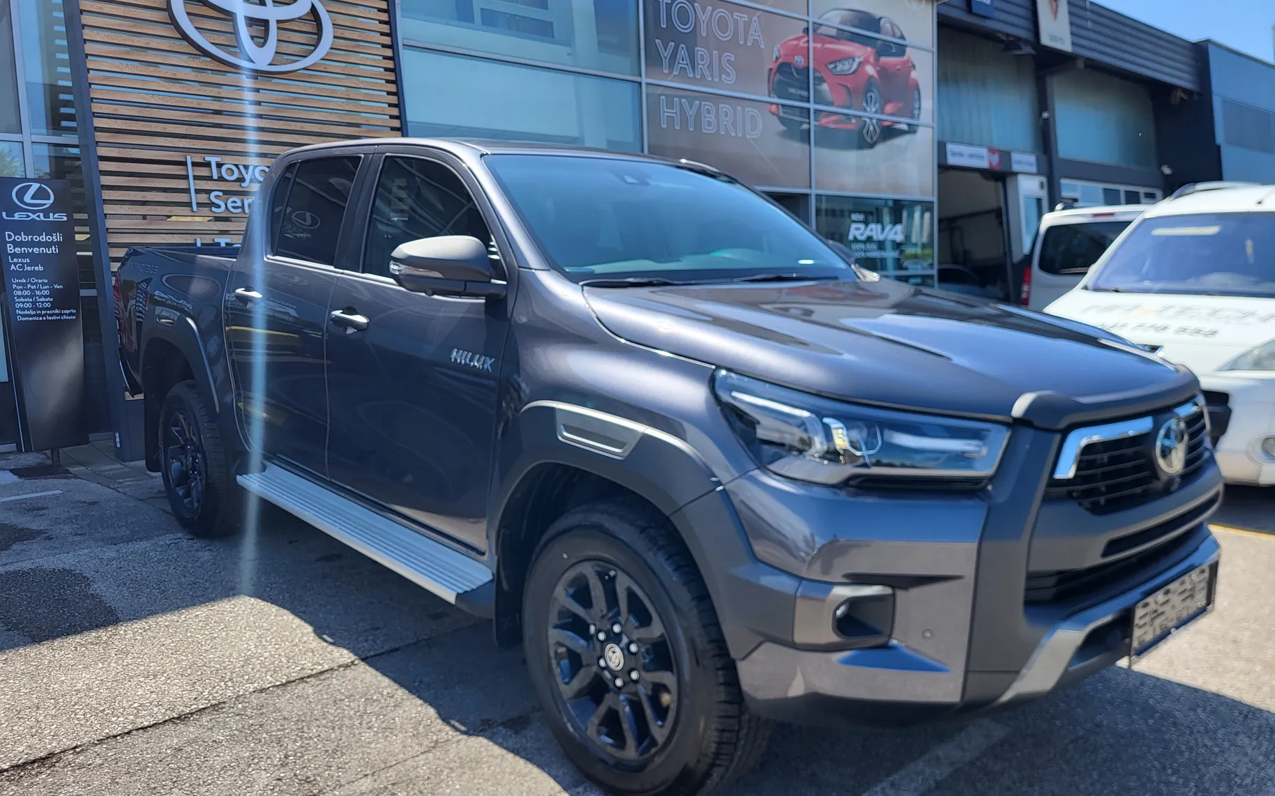 Zunanja slika - Toyota Hilux - 2.8 D-4D Invincible Automatic - 2