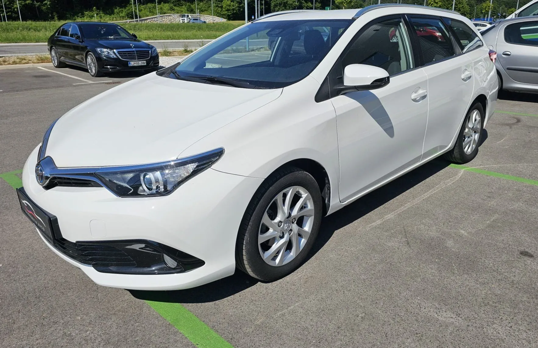 Zunanja slika - Toyota Auris - 1.8 VVT-i Luna Hibrid|navi|LED|gretje sed|kamera - 1