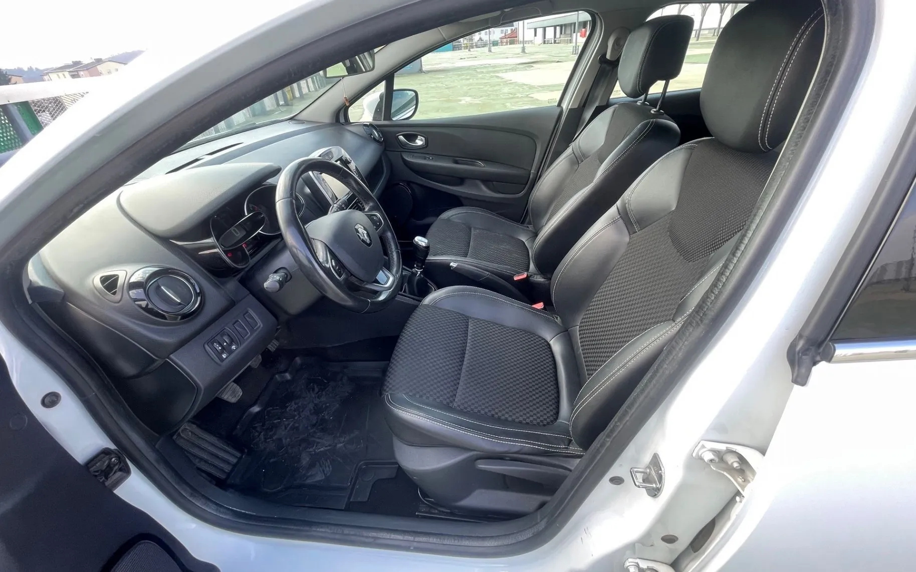 Zunanja slika - Renault Clio - Intens 1.2 16v 2XPDC.LED.DELNO USNJE. - 13