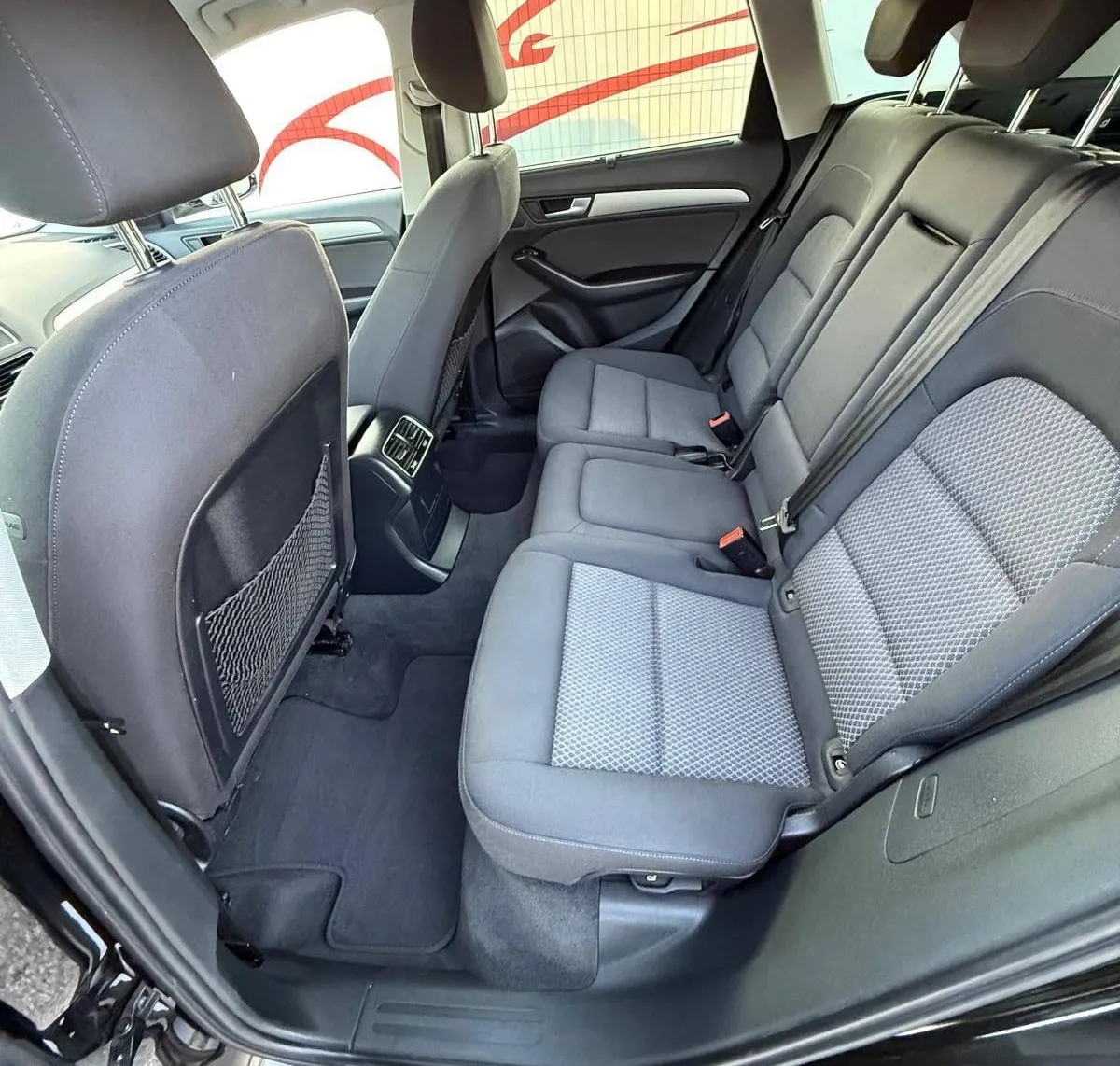 Notranja slika - Audi Q5 - quattro 2.0 TDI ROČNI VLEČNA KLJUKA - 12